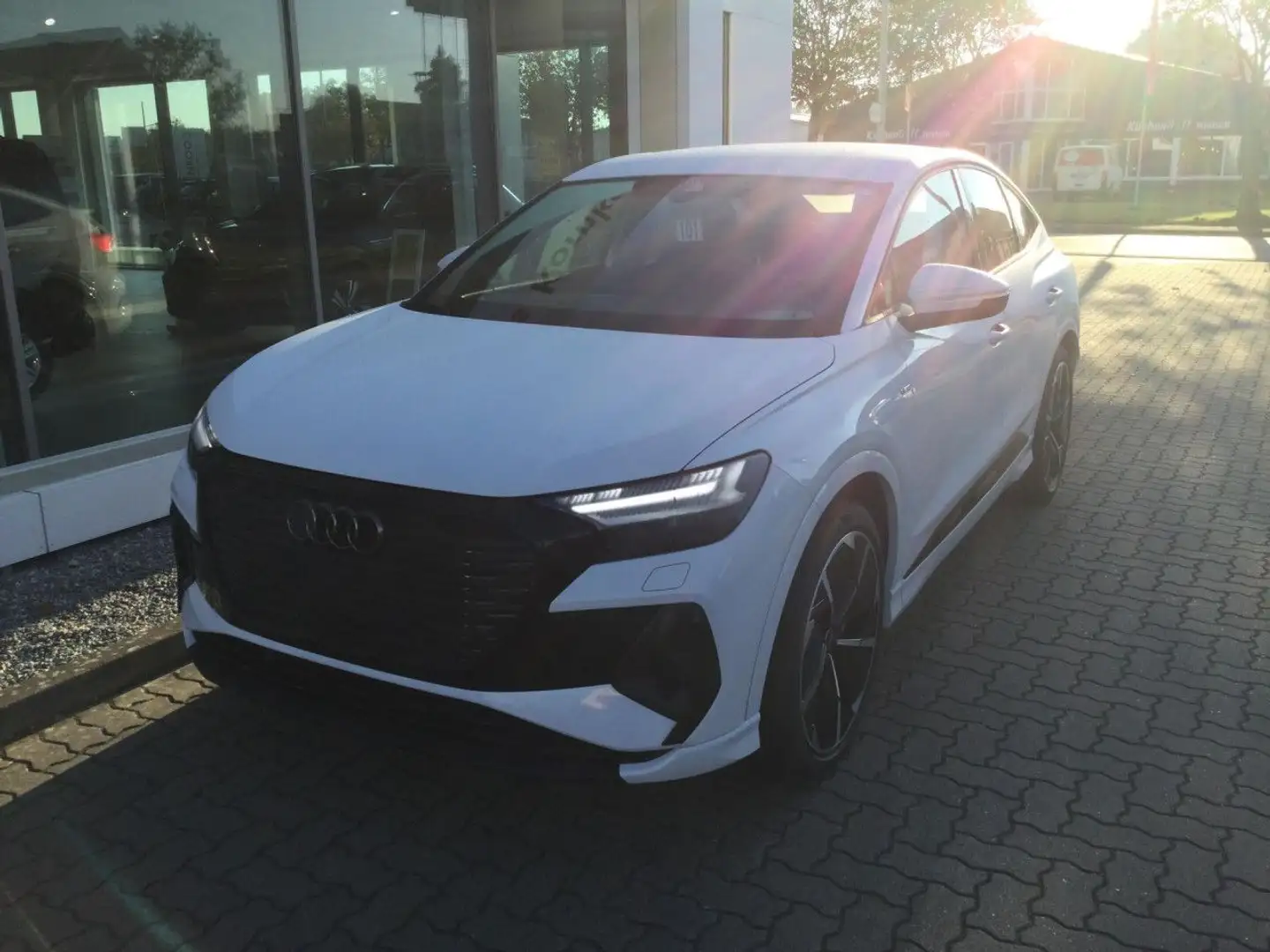 Audi Q4 e-tron 55 Sportback quattro S-Line GAR 06.2027 Blanc - 1