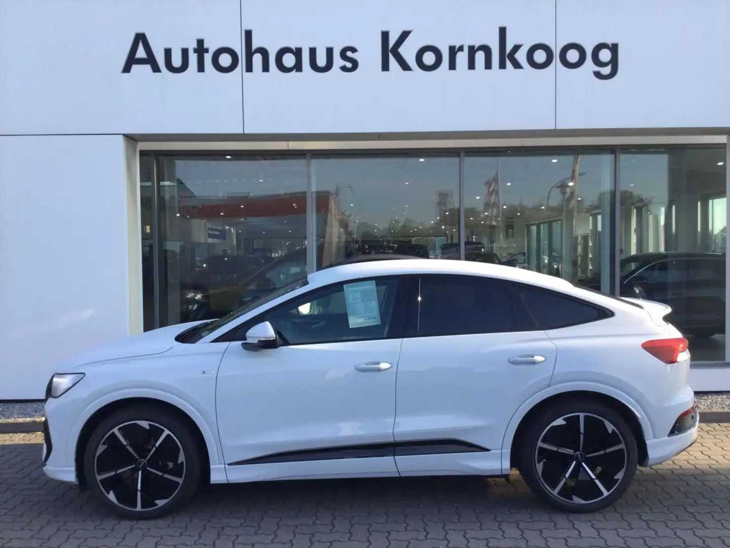 Audi Q4 e-tron 55 Sportback quattro S-Line GAR 06.2027 Blanc - 2