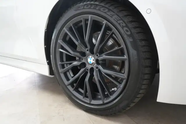 BMW 3 Series view 12