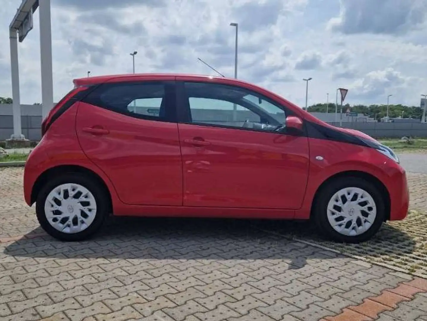Toyota Aygo Aygo 1,0 VVT-i open-air open-air Rot - 2