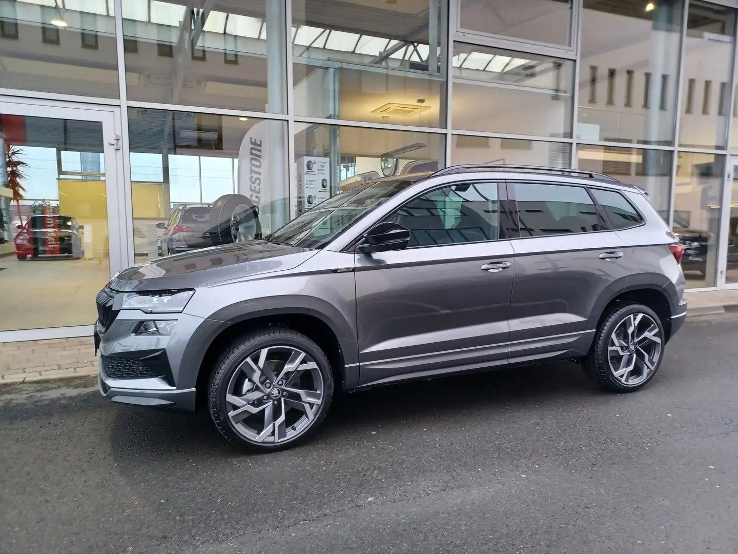 Skoda Karoq Sportline Grau - 1