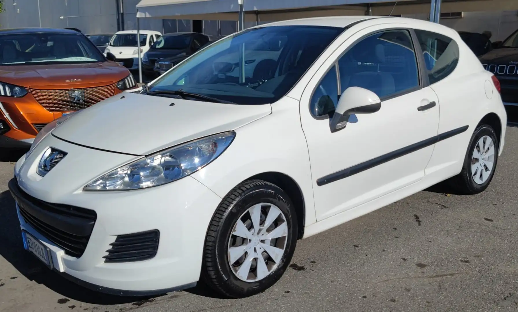 Peugeot 207 1.4 HDi 70CV 3p. Bianco - 1