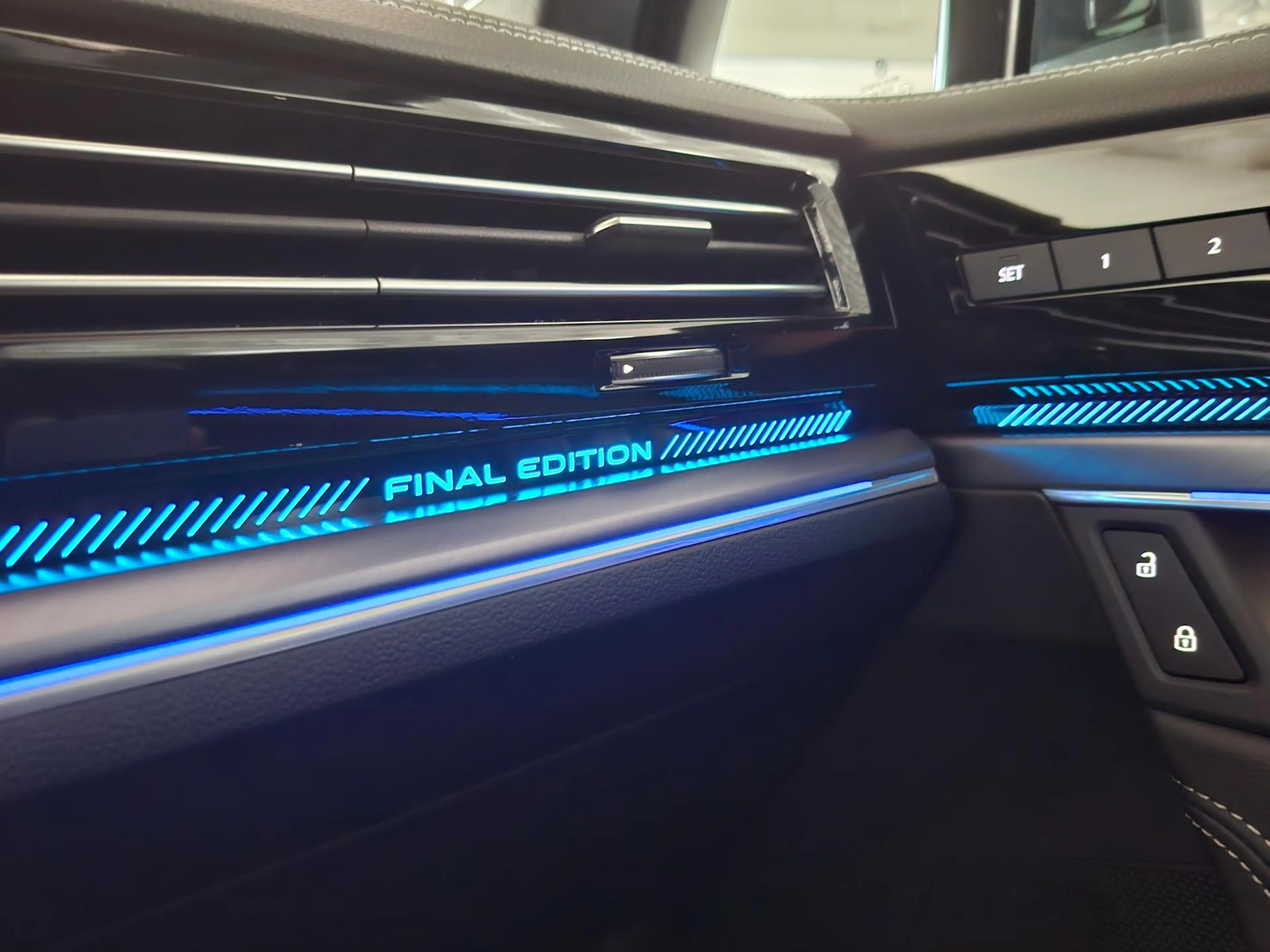 Volkswagen Touareg R-Line Final Edition Matrix HeadUp Matt — photo 15