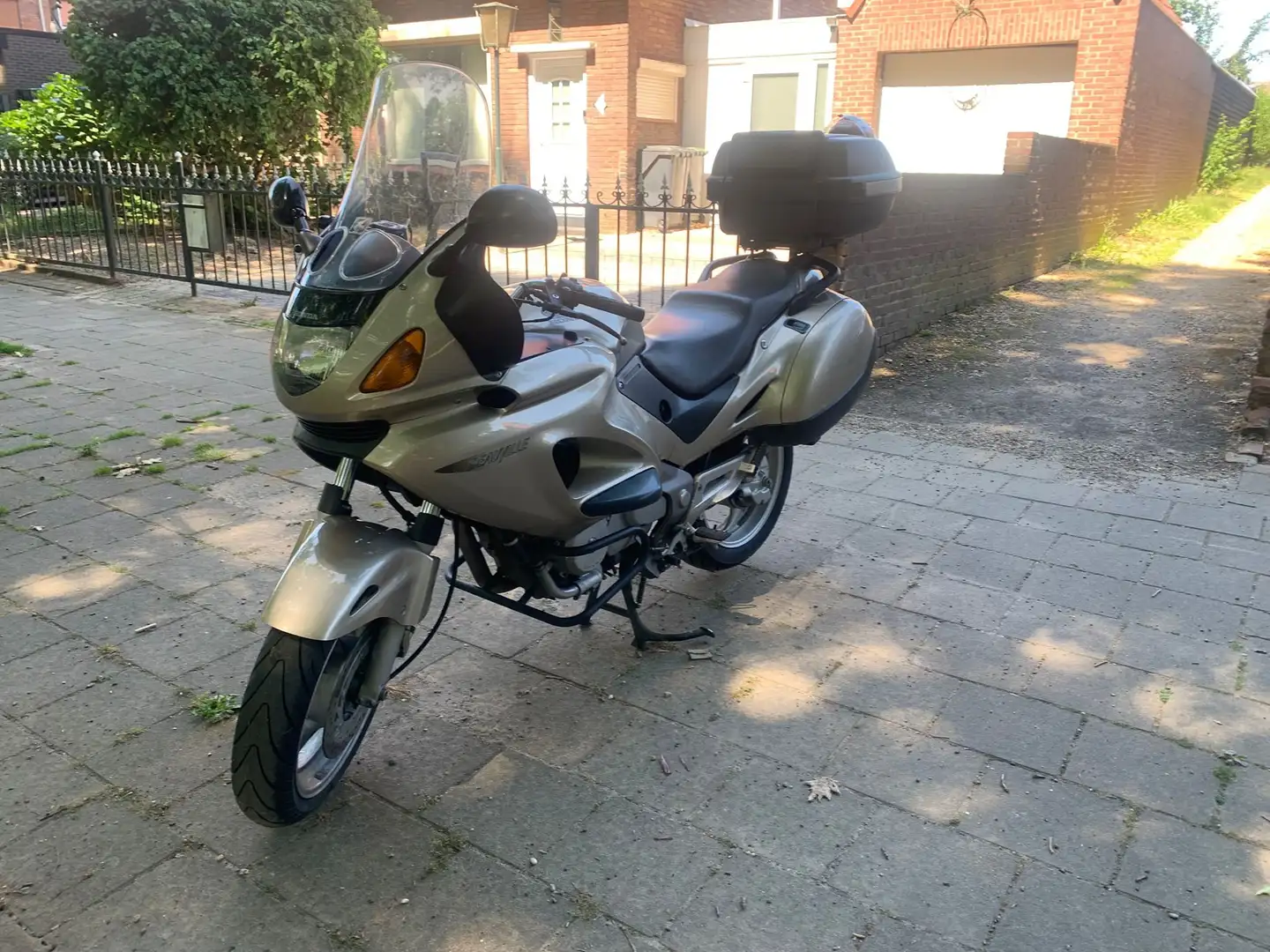Honda Deauville NT650V Gold - 1