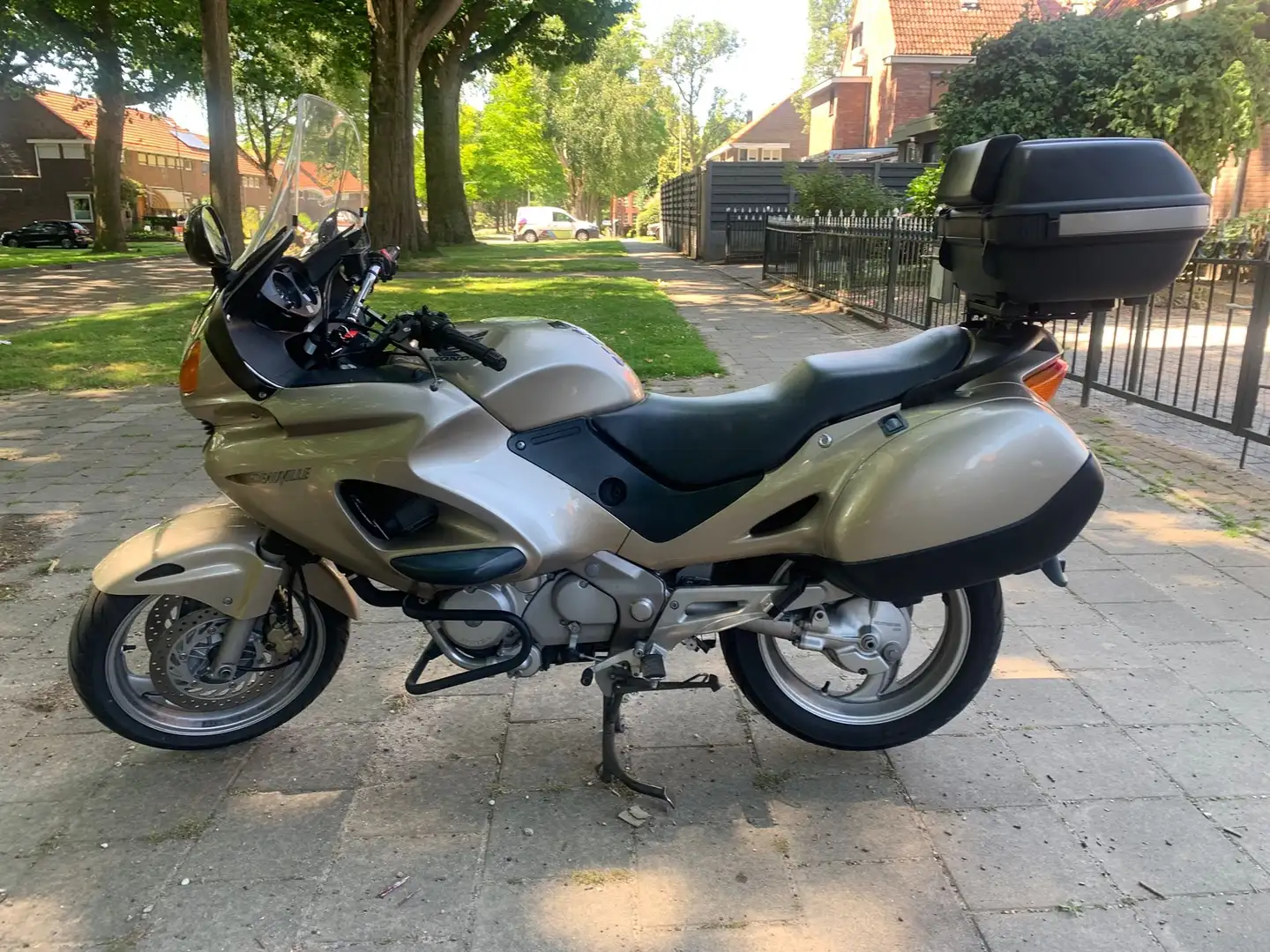 Honda Deauville NT650V Gold - 2