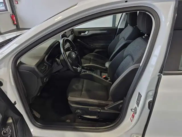 Ford Focus view 8