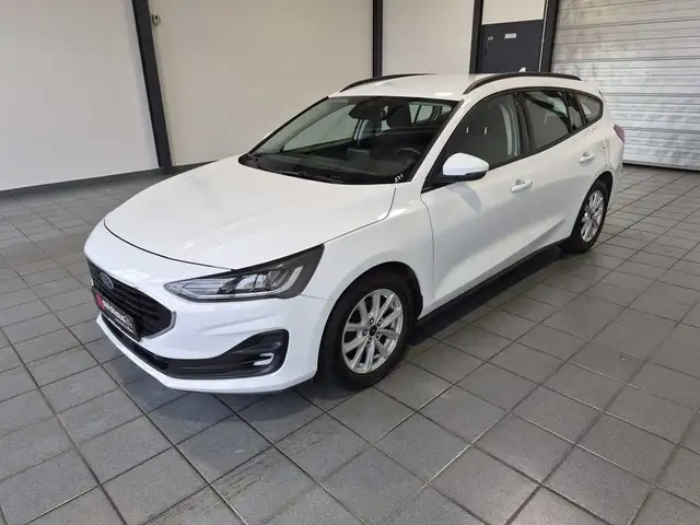 Ford Focus view 3
