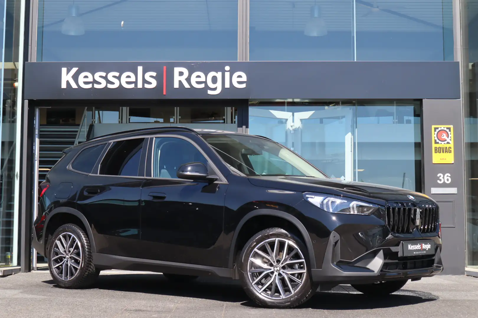 BMW X1 sDrive18i Navi LED Camera Zwart - 2