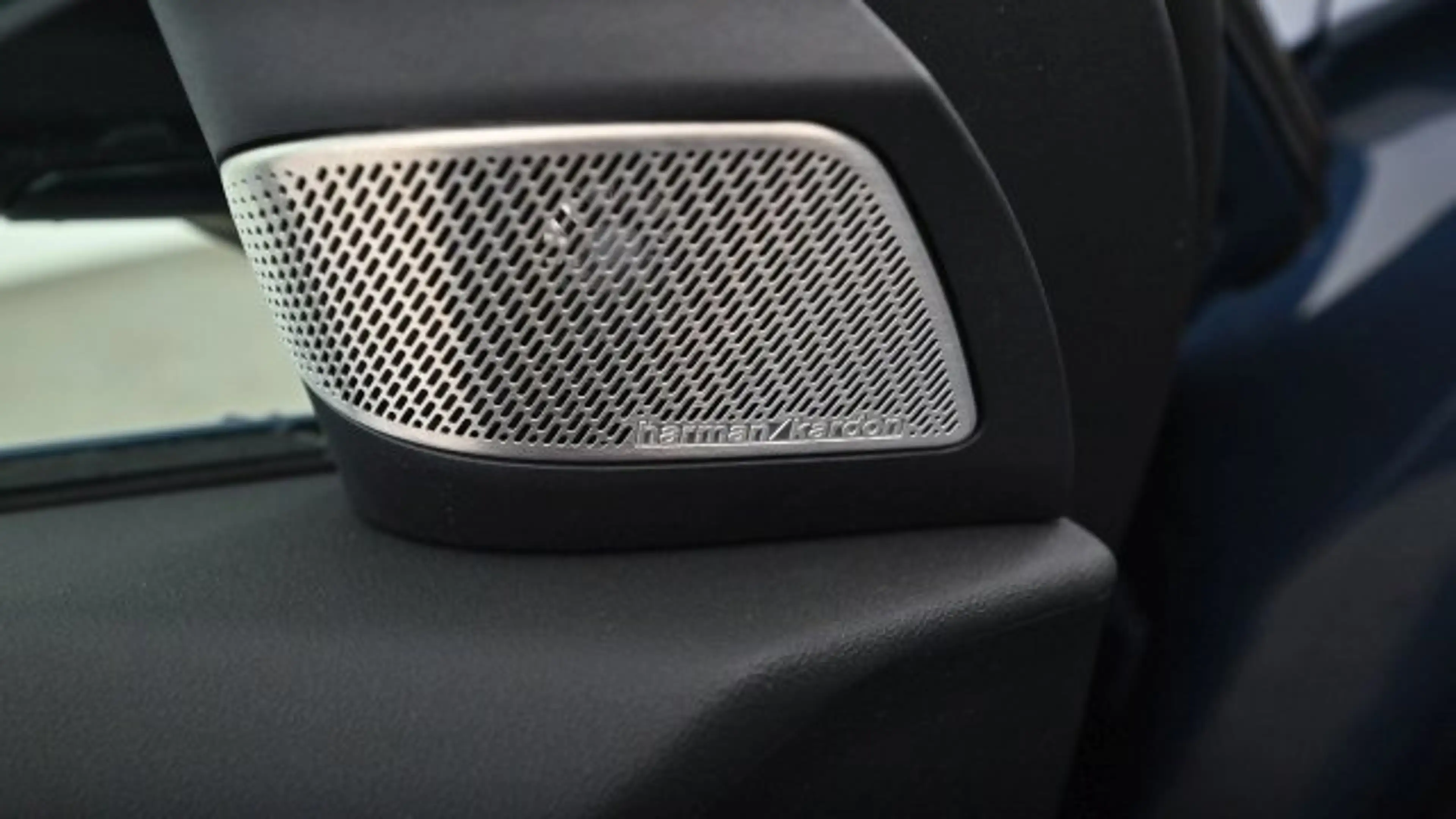 BMW iX3 50 xDrive NA5 — photo 12