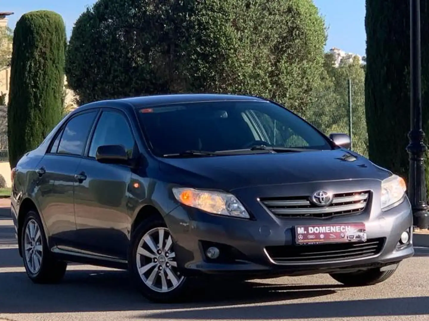 Toyota Corolla Sedán 1.6 VVT-i Luna M/M Grijs - 1