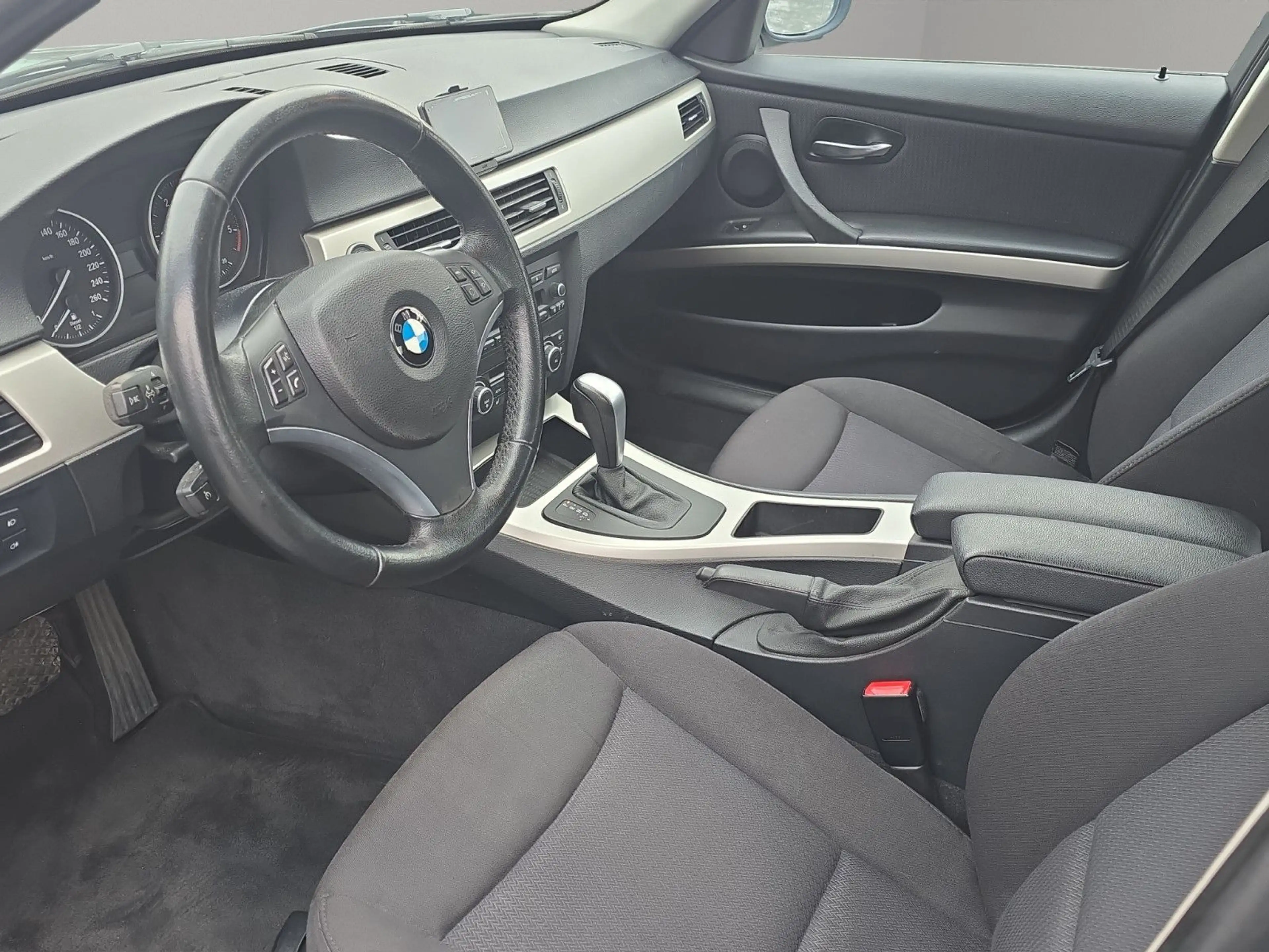 BMW 325 DIESEL NAVI TEMPOMAT SHZ TÜV SERVICE NEU — photo 9