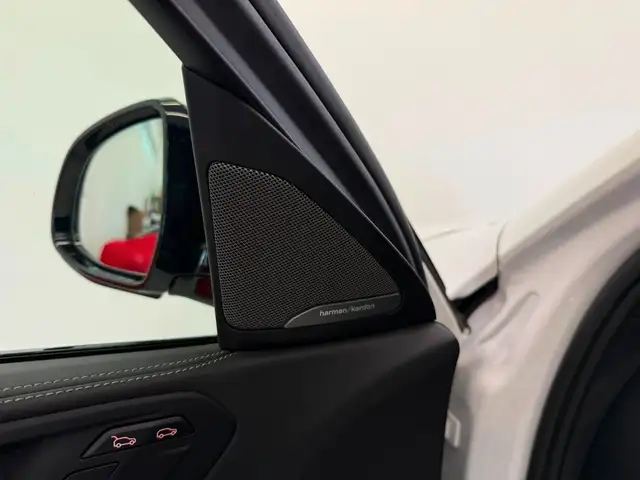 BMW X6 view 13