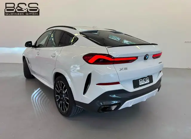 BMW X6 view 5