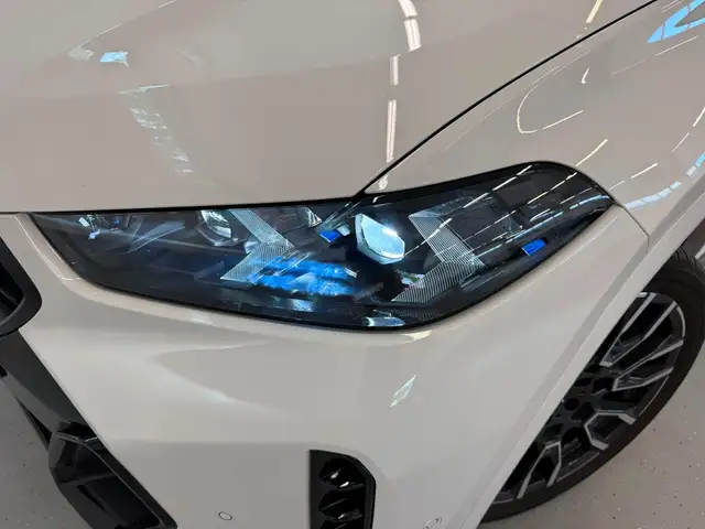 BMW X6 view 4