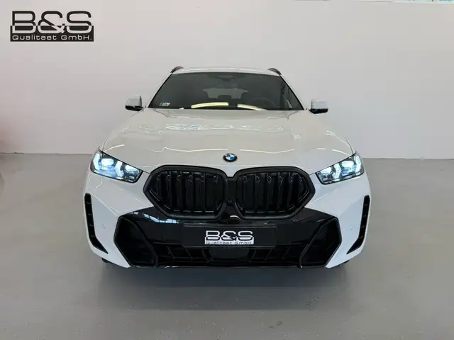BMW X6 view 9