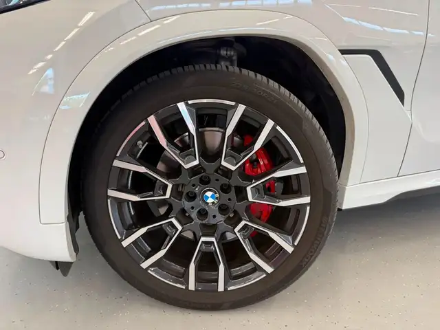 BMW X6 view 3