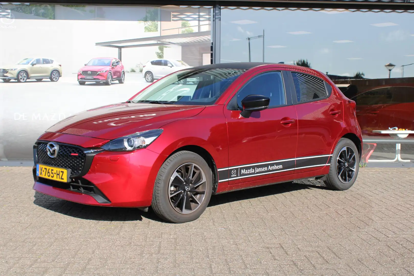 Mazda 2 1.5 e-SkyActiv-G 90 Homura Aka , Demovoordeel € 4. Rood - 2