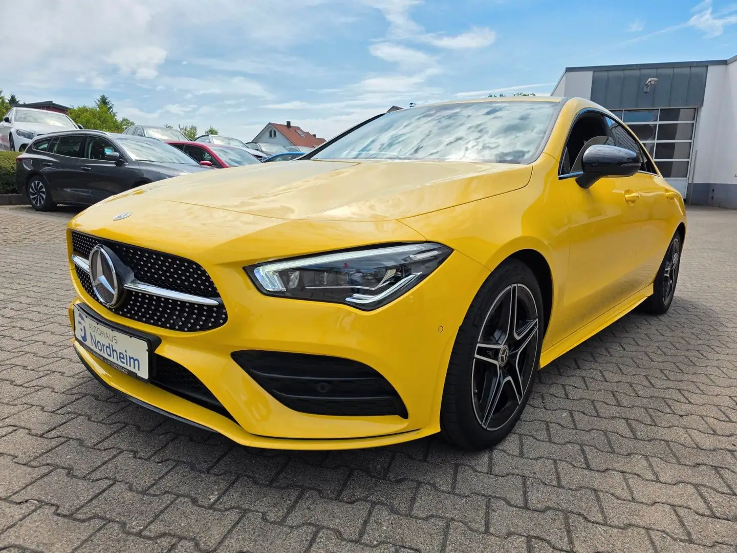 Mercedes-Benz CLA 220 d AMG-Paket/Navi/Kamera/HuD Žlutá - 1
