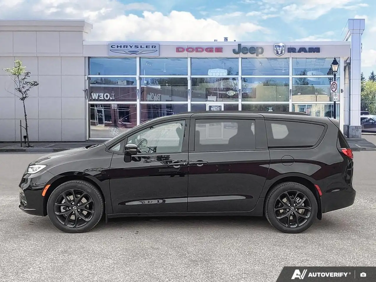 Chrysler Pacifica снимка Chrysler Pacifica