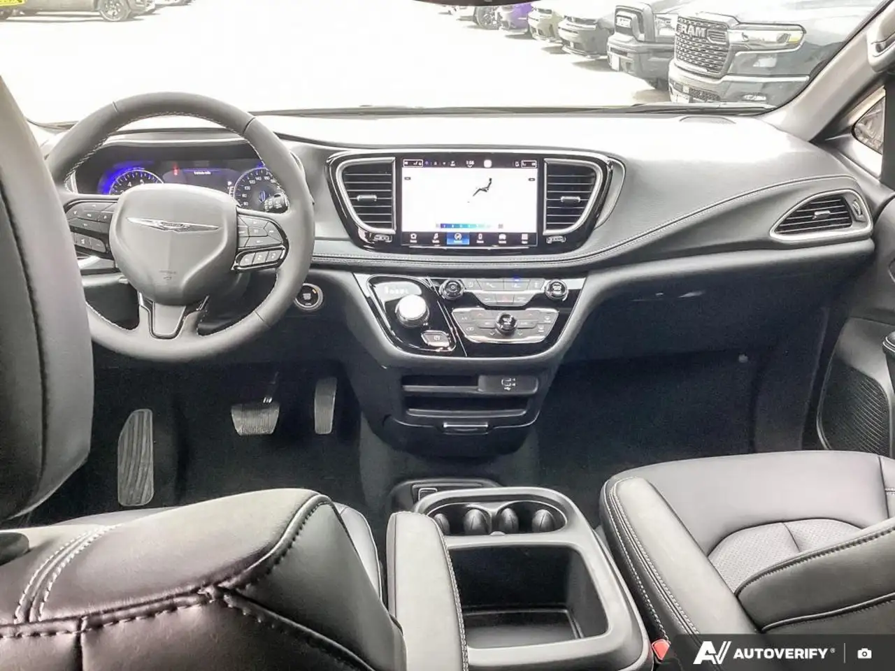 Chrysler Pacifica снимка Chrysler Pacifica