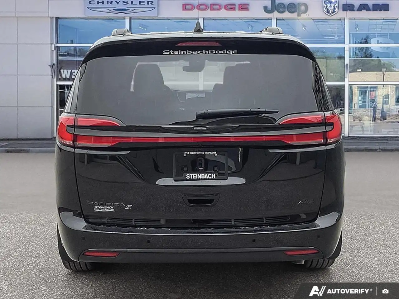 Chrysler Pacifica снимка Chrysler Pacifica