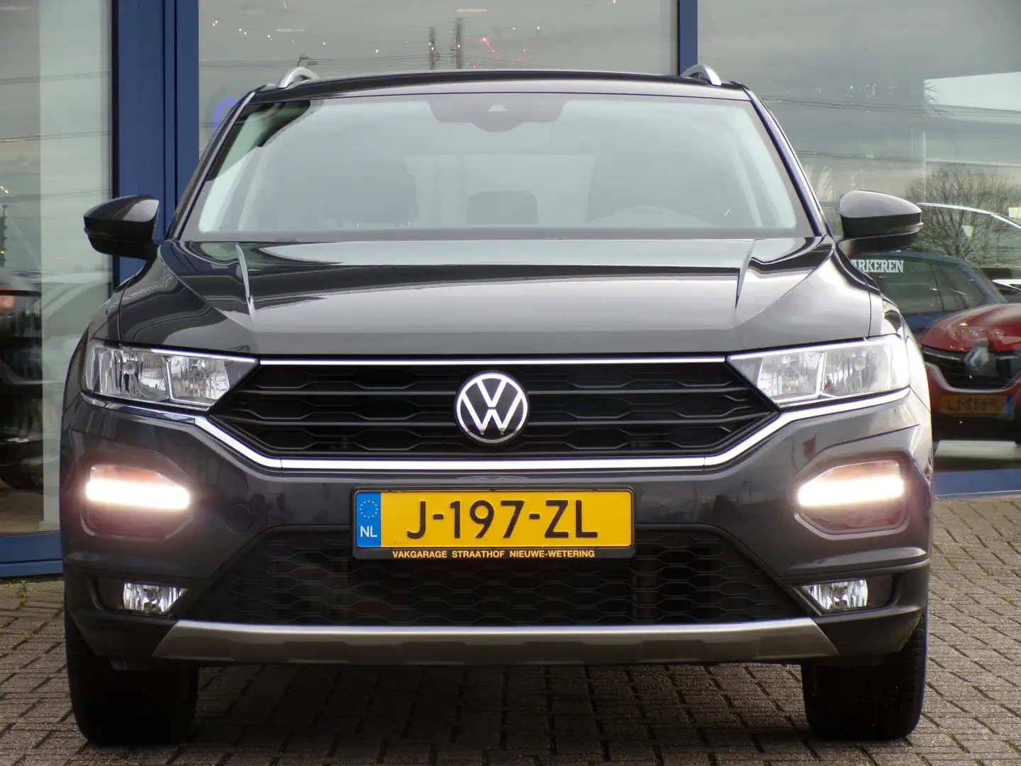Volkswagen T-Roc 1.5 TSI Style Business, Automaat / Trekhaak / Virt Grijs - 2