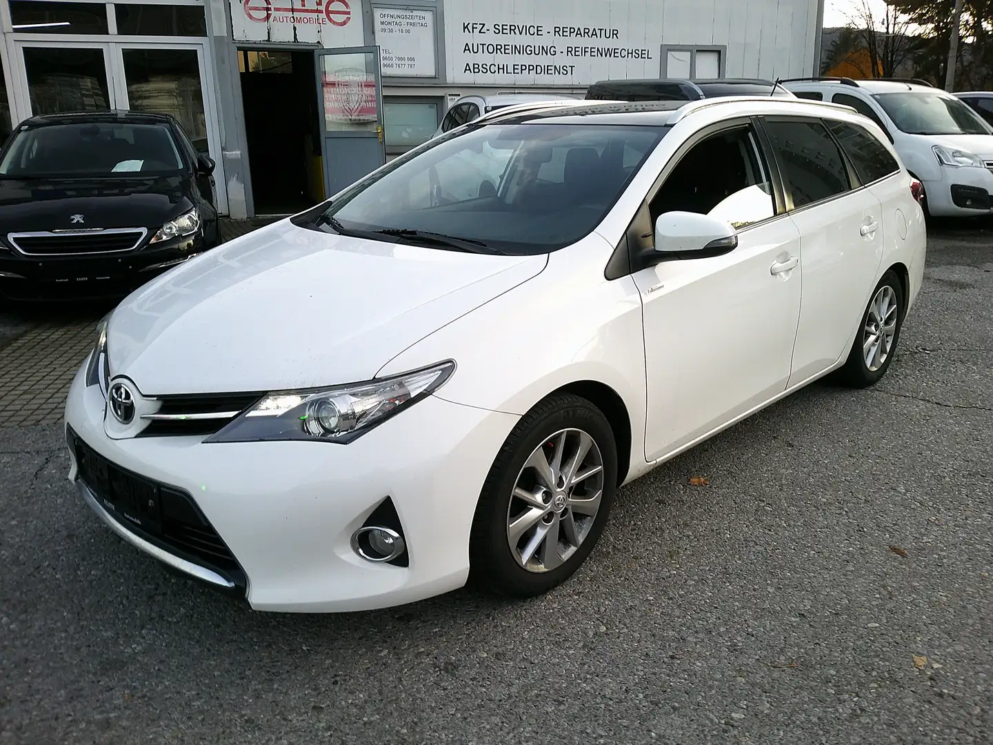 Toyota Auris NAVIGATION/PANO/AHK Weiß - 1