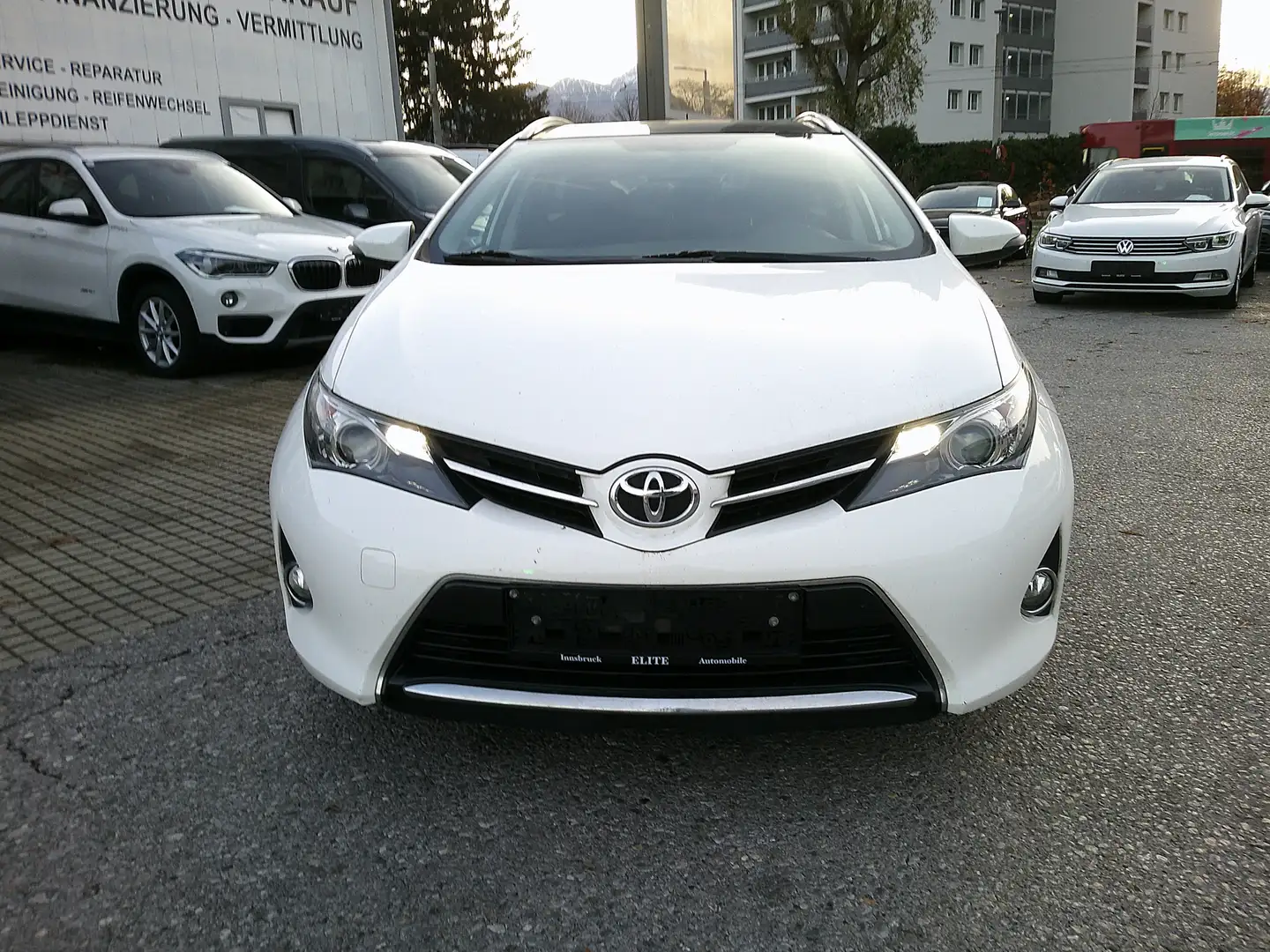 Toyota Auris NAVIGATION/PANO/AHK Weiß - 2
