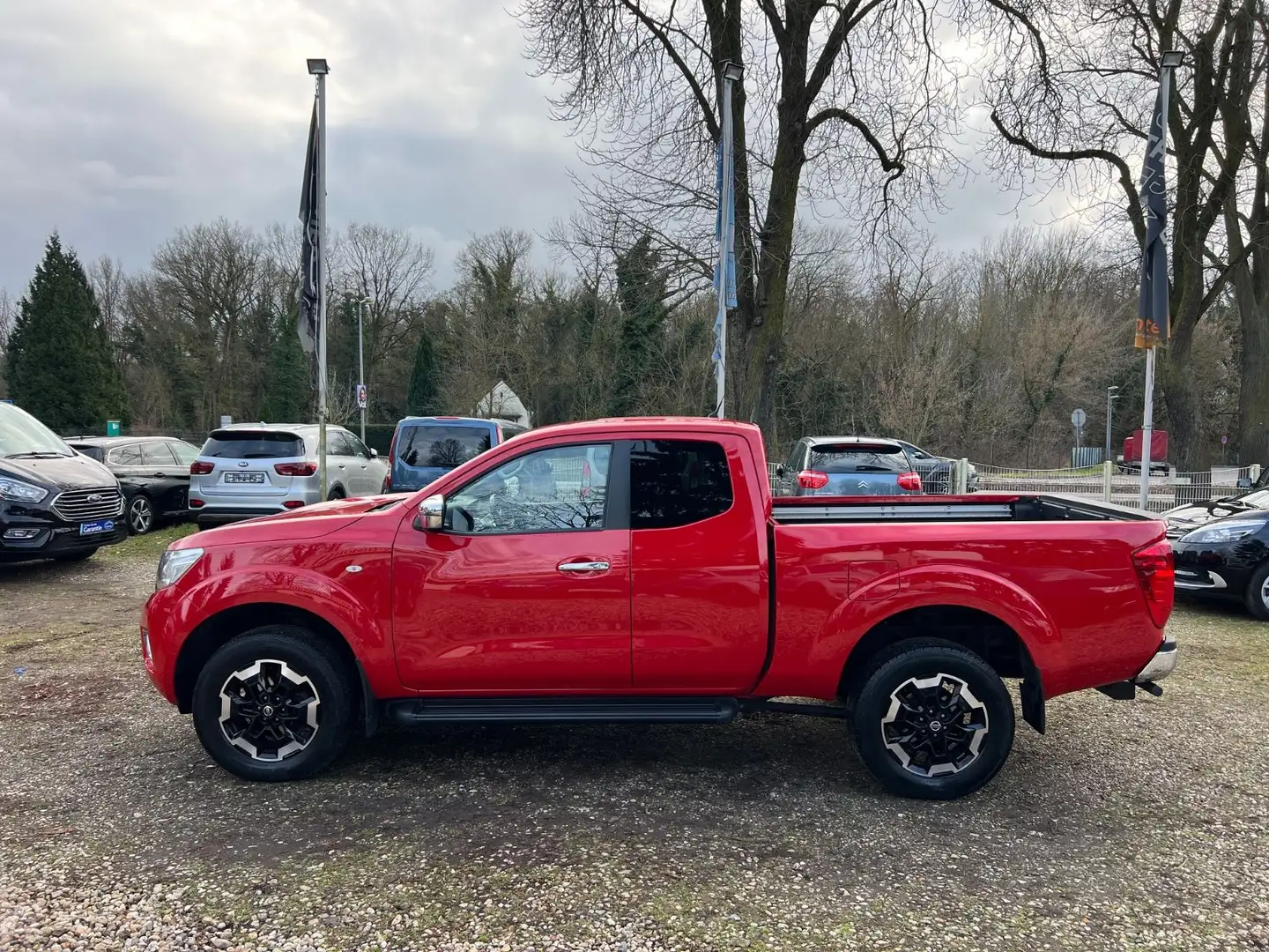 Nissan Navara NP300 Visia King Cab 4x4*TÜV+INSP.NEU*TOP Red - 2
