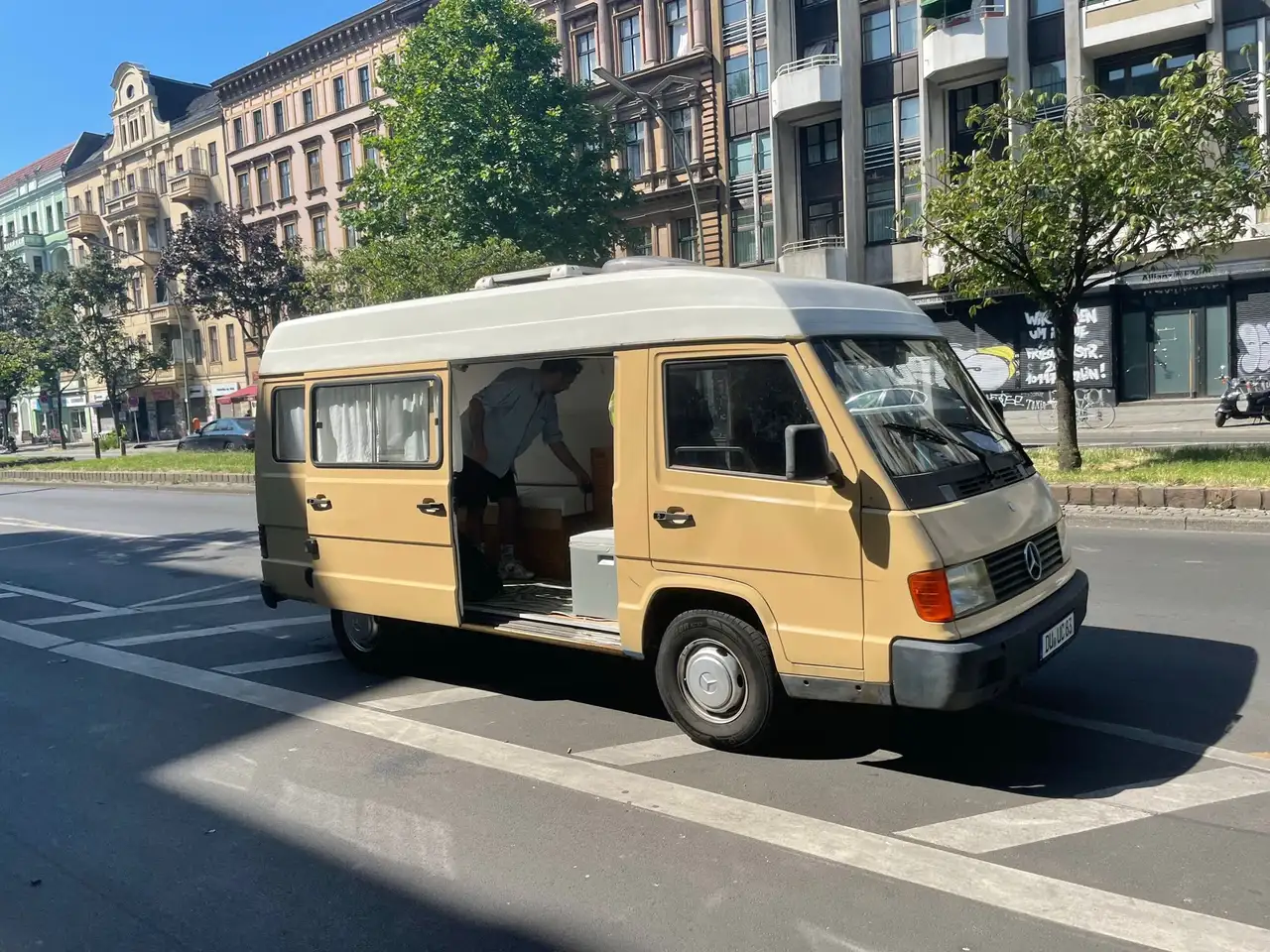 Mercedes-Benz MB 100