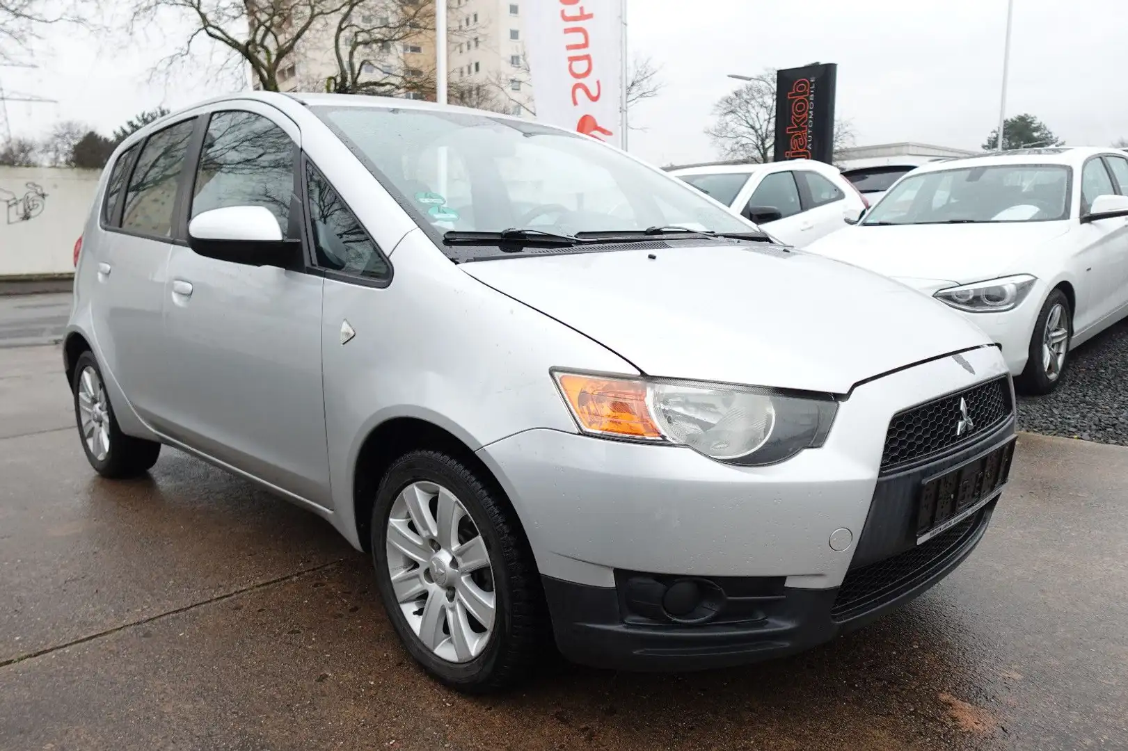 Mitsubishi Colt Lim. 5-trg. Invite+KLIMA+AUTOMATIK+BC+MFL Plateado - 1