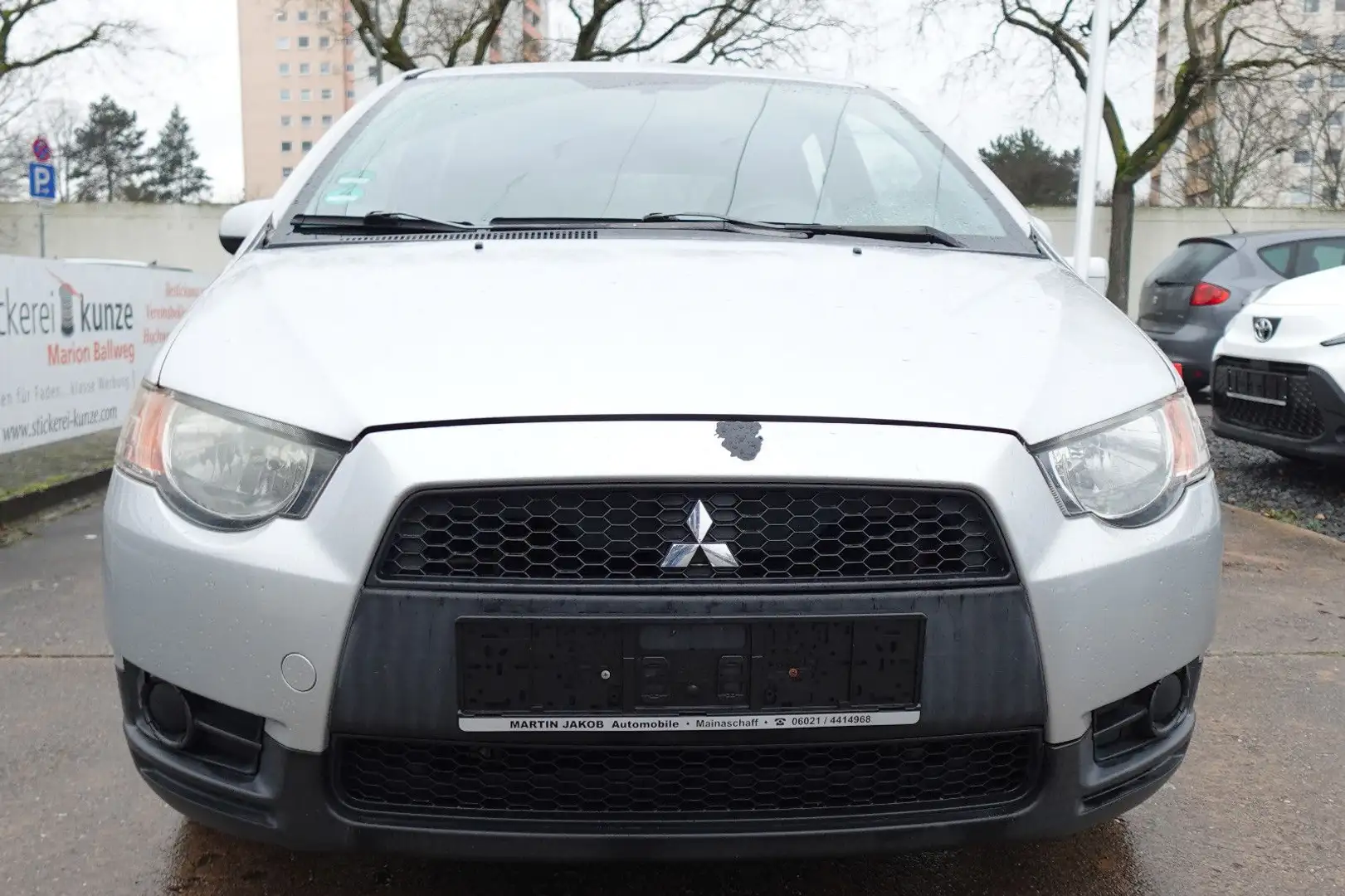 Mitsubishi Colt Lim. 5-trg. Invite+KLIMA+AUTOMATIK+BC+MFL Plateado - 2