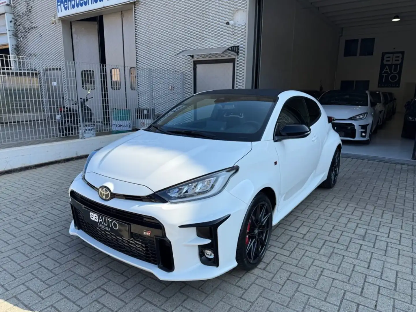 Toyota Yaris 1.6 Turbo GR Yaris Circuit Blanc - 2