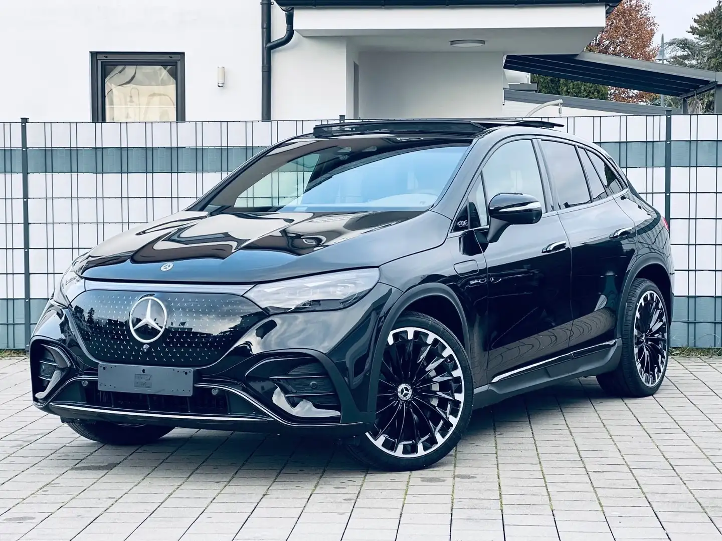Mercedes-Benz EQE SUV EQE 350+ SUV AMG Line NIGHT+HYPERSCREEN+PANO Schwarz - 1