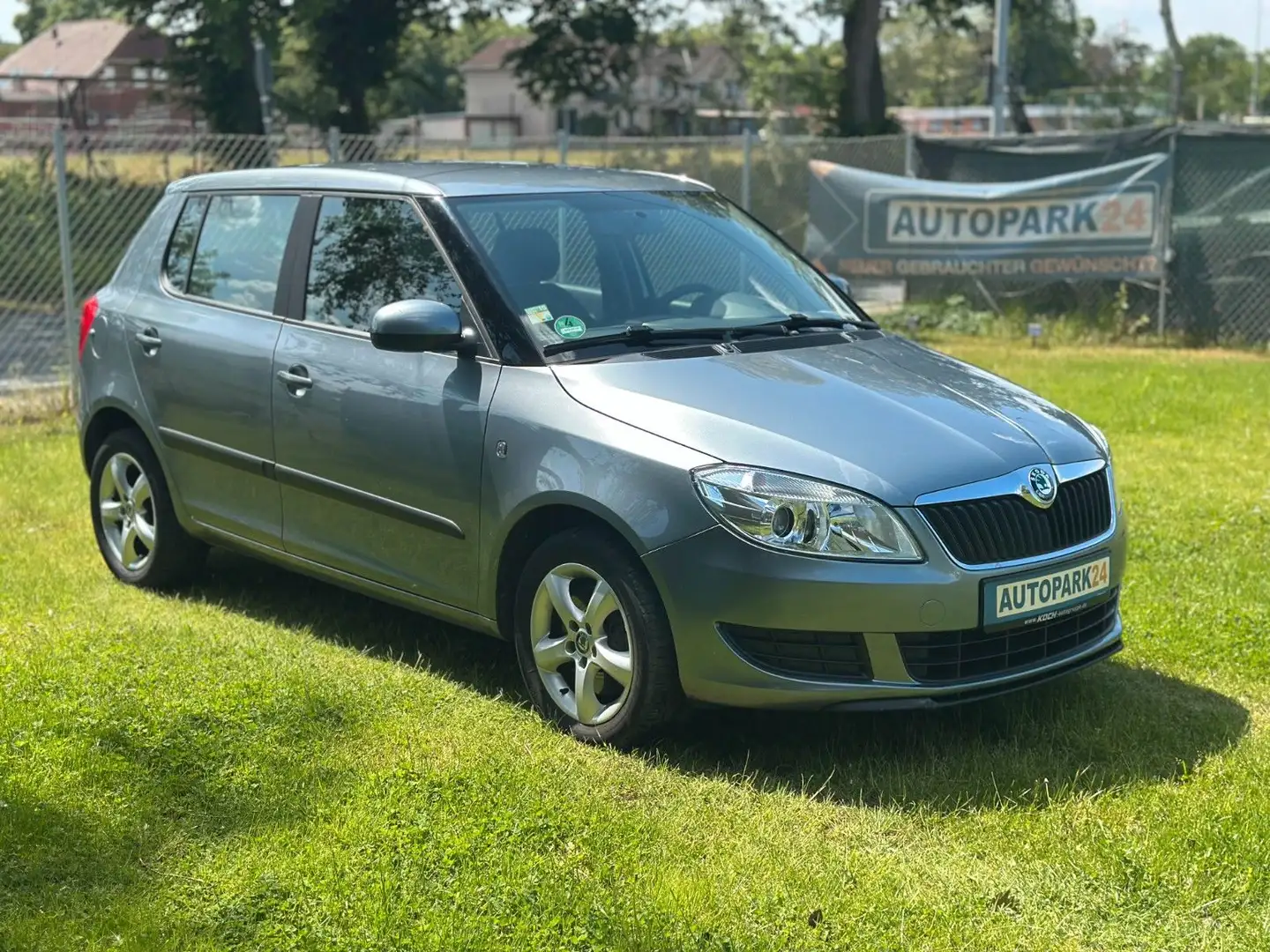 Skoda Fabia Ambition*1,2 105PS*AUTOMATIK*PDC*1.HAND* Gris - 1