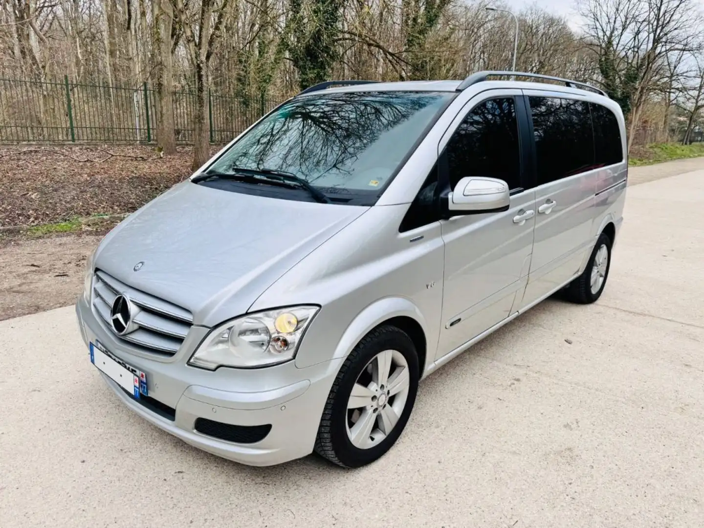 Mercedes-Benz Viano 3.0 CDI - 24V V6 TURBO 224 CH COMPACT TREND Gris - 1