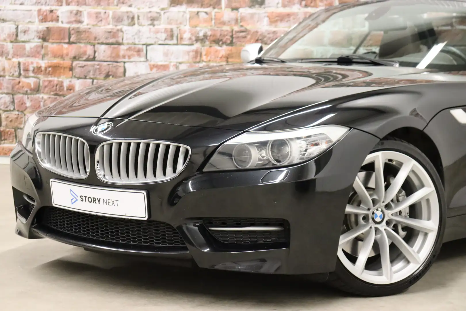 BMW Z4 Roadster sDrive35is High Executive M Sport Pakket Zwart - 2