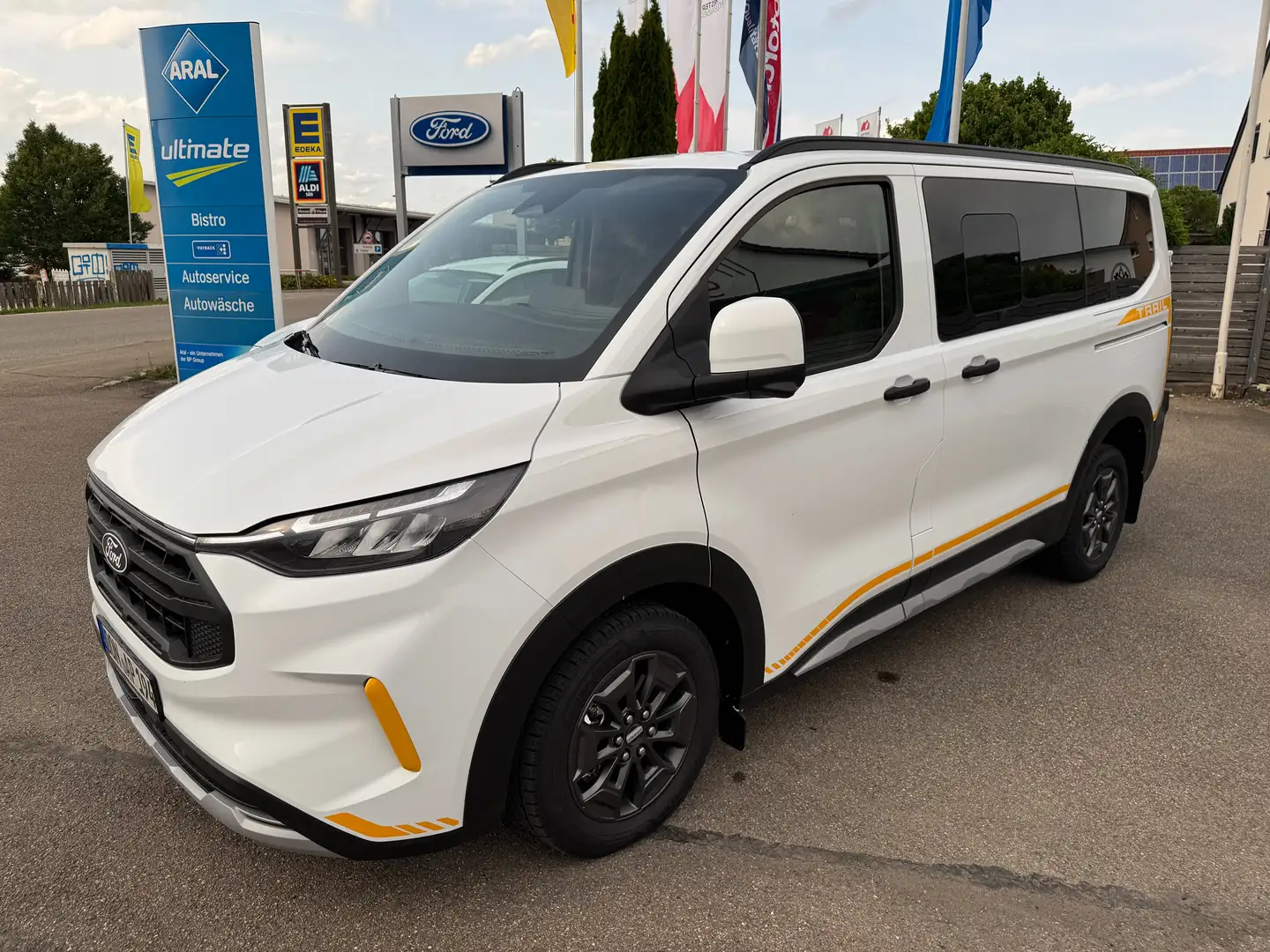 Ford Transit Custom 320 L1H1 Kombi AWD Automatik Trail Blanc - 1