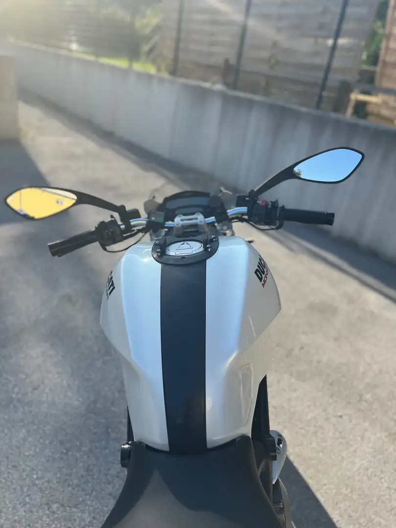 Ducati Monster 696 Bílá - 2