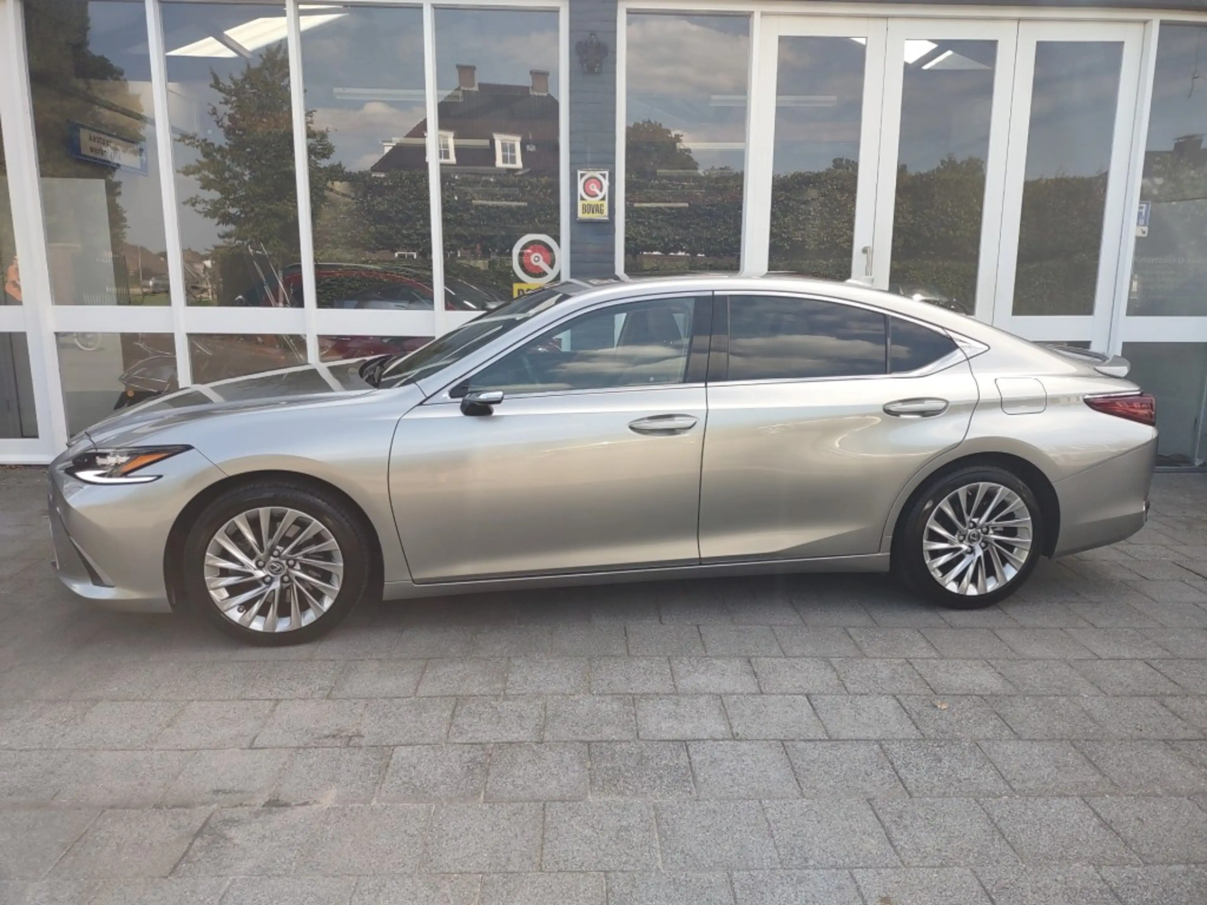 Lexus ES 300 300H PRESIDENT LINE — photo 2