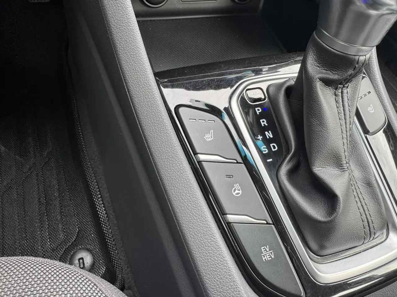 Hyundai IONIQ снимка Hyundai IONIQ