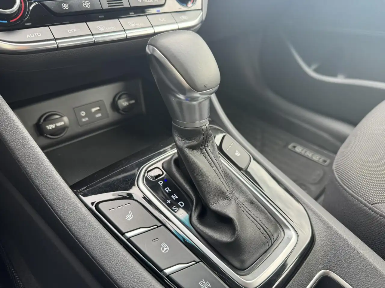 Hyundai IONIQ снимка Hyundai IONIQ