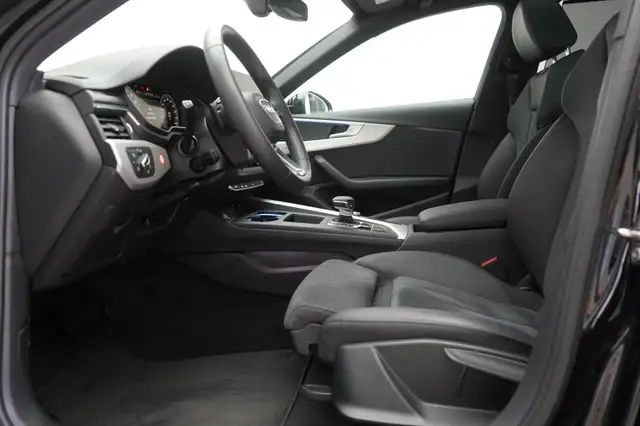 Audi A4 view 9