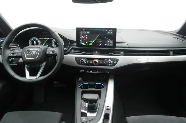 Audi A4 view 13
