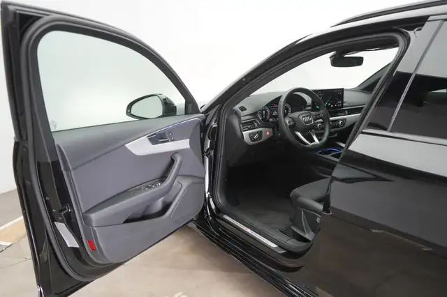 Audi A4 view 11