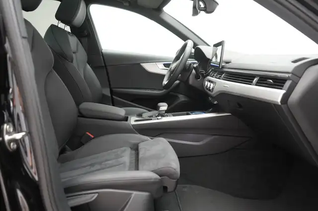 Audi A4 view 6