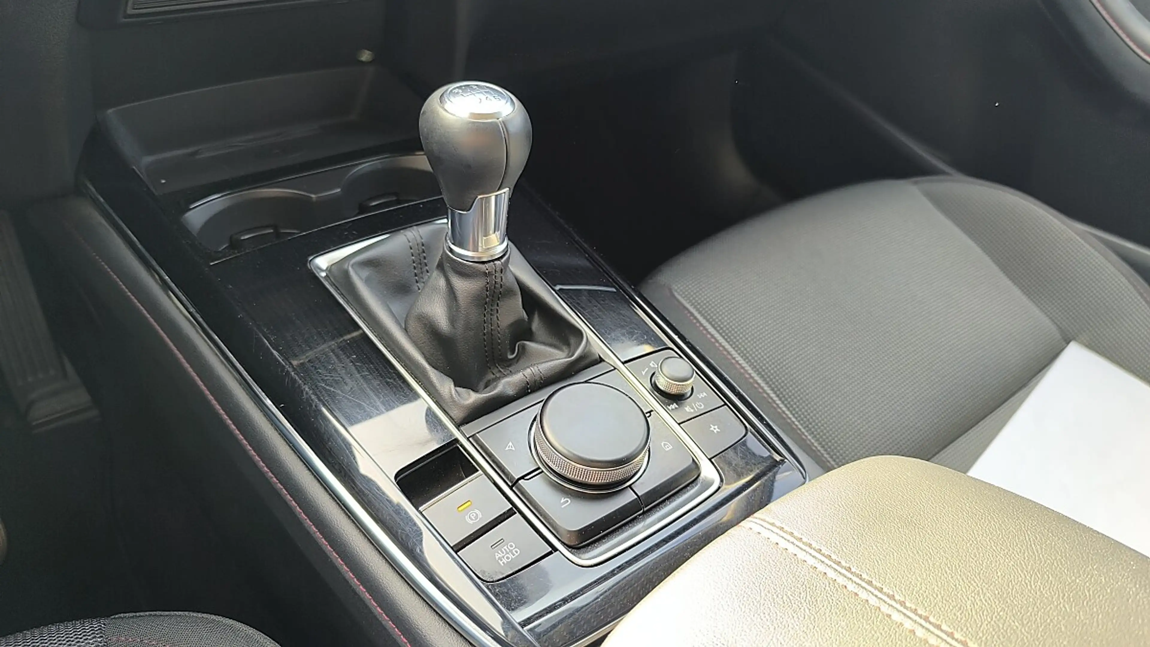 Mazda CX-30 e-Skyactive G150 Homura — photo 15