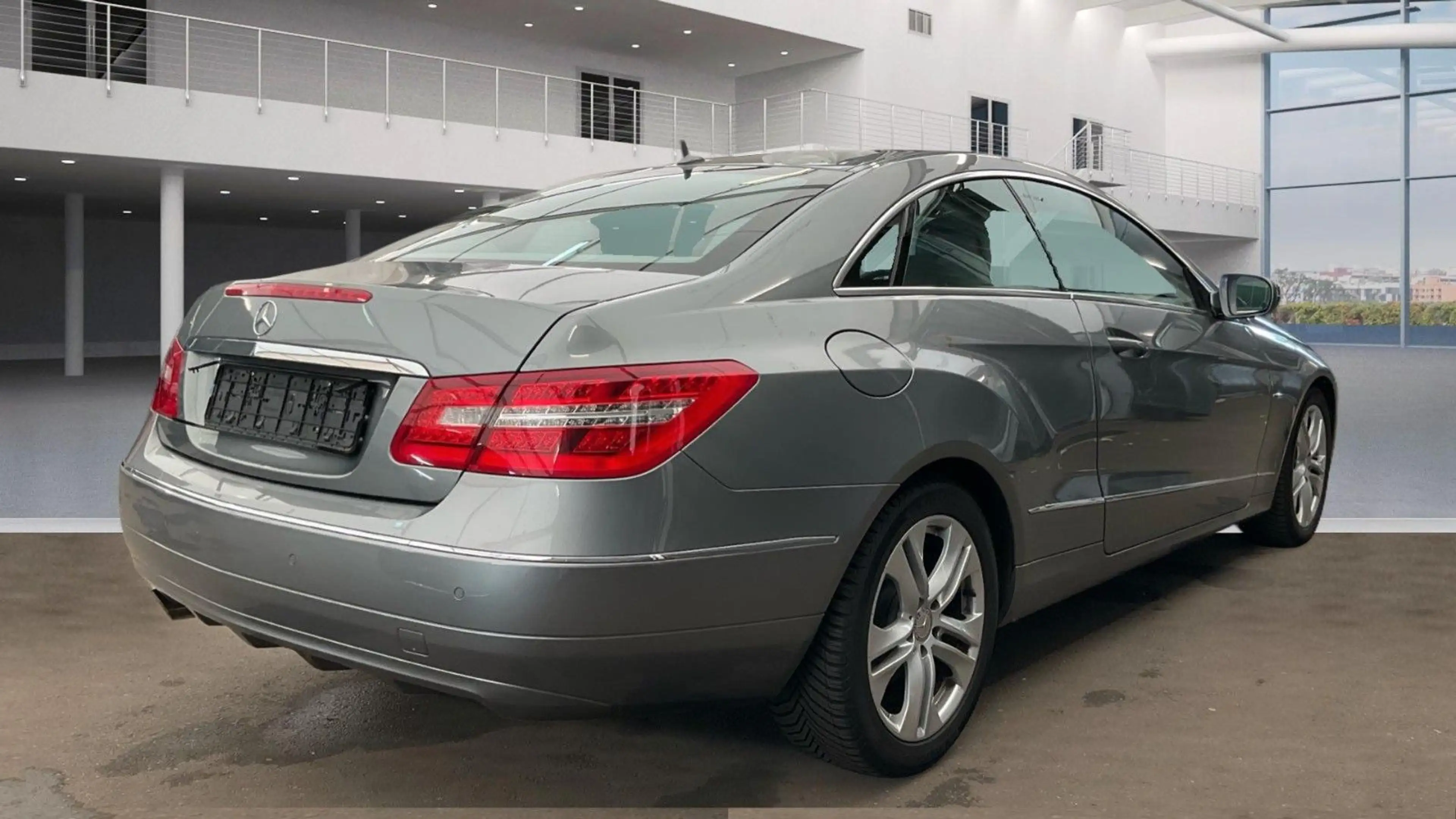 Mercedes-Benz E 250 CGI Coupe/Automatik/Teilleder/SHZ/2.Hand — photo 4