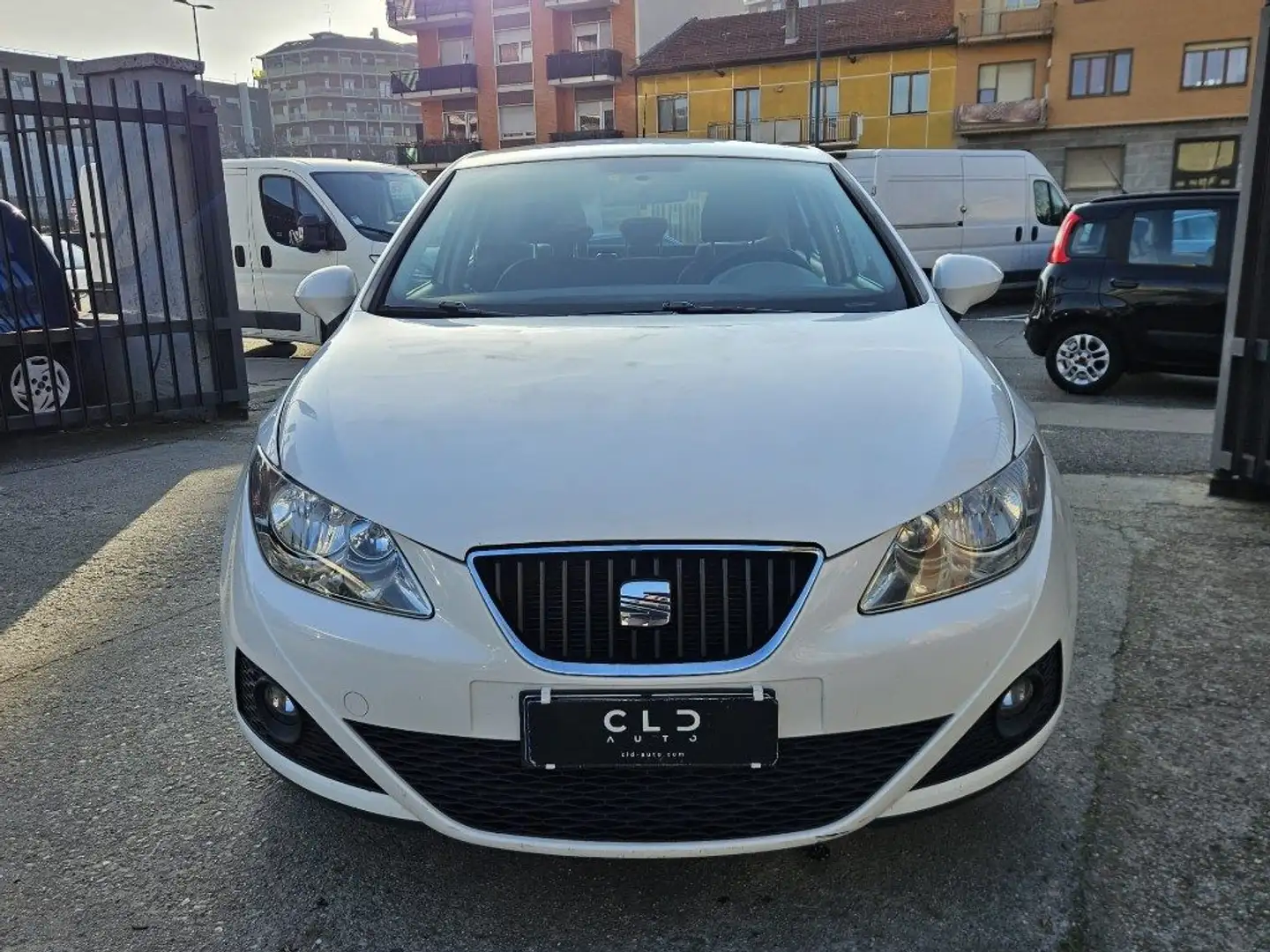SEAT Ibiza 1.2 TDI CR 5 porte Weiß - 2