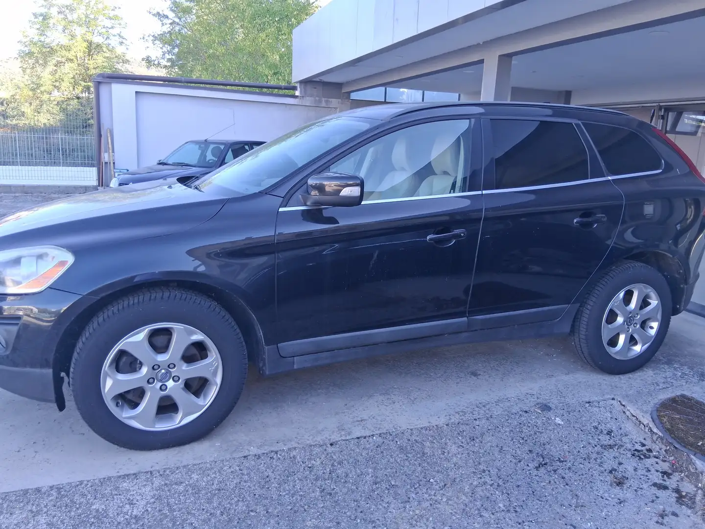Volvo XC60 2.4 d5 Momentum 4X4 Nero - 2